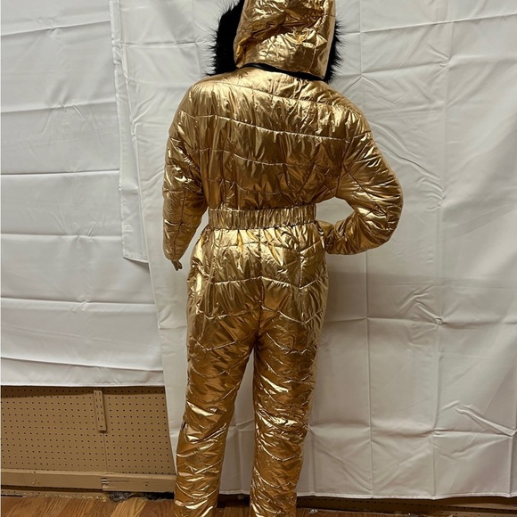 Women’s Gold Snowsuit - Picture 6 of 8
